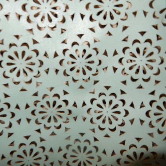 laser cut floral tote - Picture 2 of 3